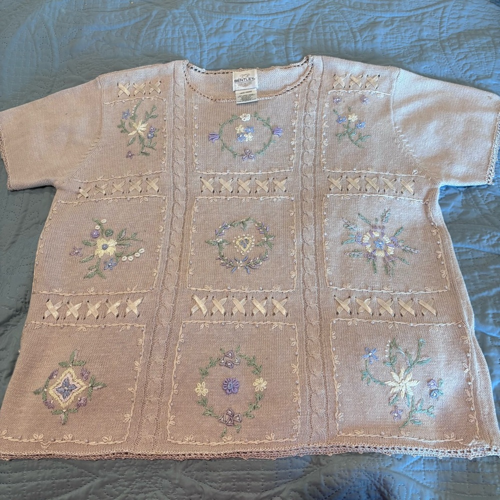 Embroidered Knit Women’s Top - Ecru Floral Design‎